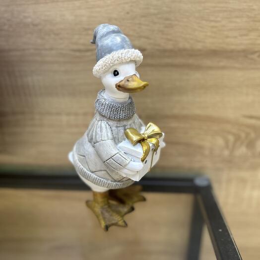 Гусь с подарком