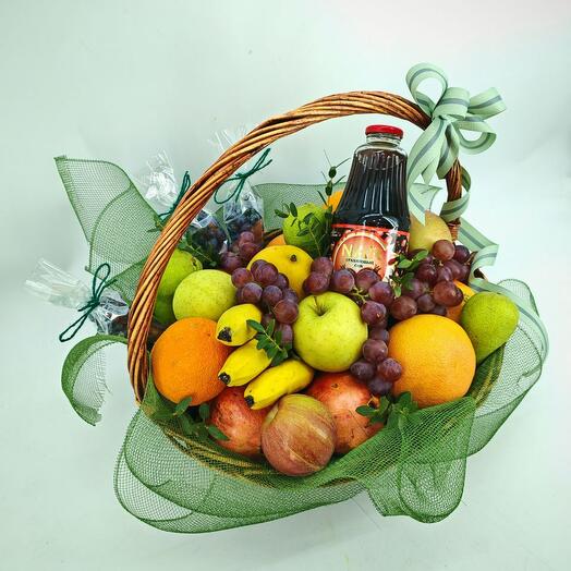 Большая фруктовая корзина с гранатовым соком
