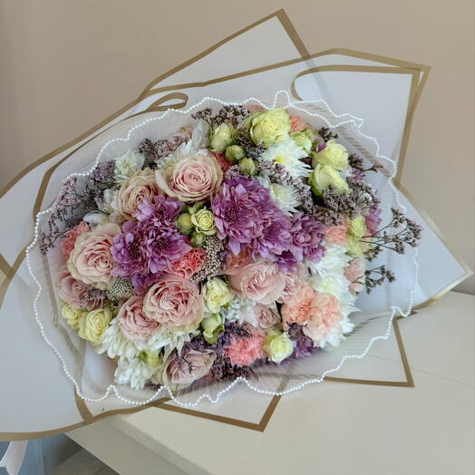 Букет з різних квітів