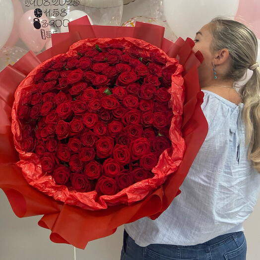 Piros rózsacsokor 101 db