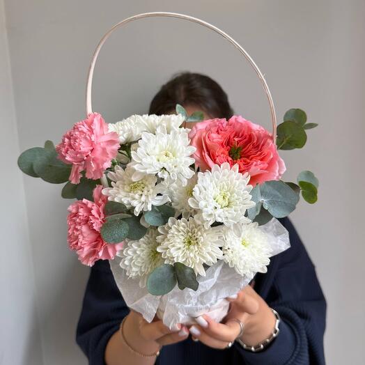 Авторская Композиция в Корзине (Пионовидная Роза Мандарин экспрешен, Хризантемы, Диантус, Эвкалипт)