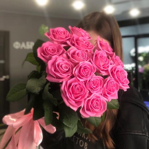 15 long roses