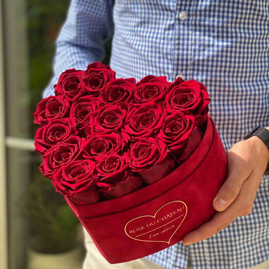 Красные вечные розы в красной флокированной коробке в форме сердца — LOVE EDITION