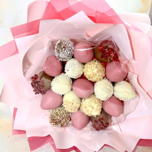 Букет из клубники в шоколаде 19 шт., 3 вкуса шоколада