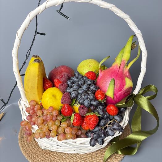 Корзина фруктов «Изобилие». Подарок с фруктами, коллеге, маме, жене