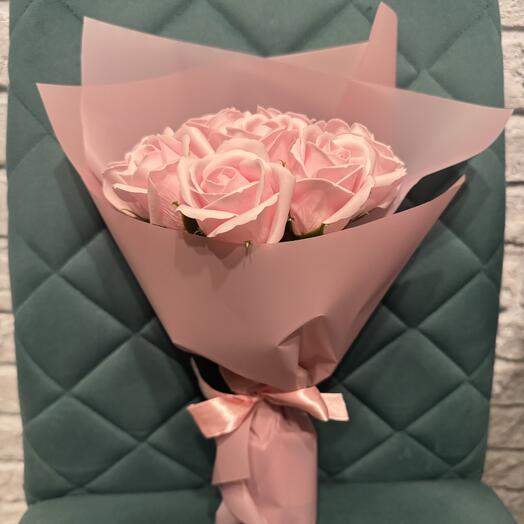 Букет из 11 розовых мыльных роз