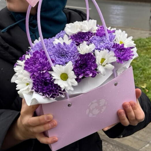 Хризантемы в корзинке