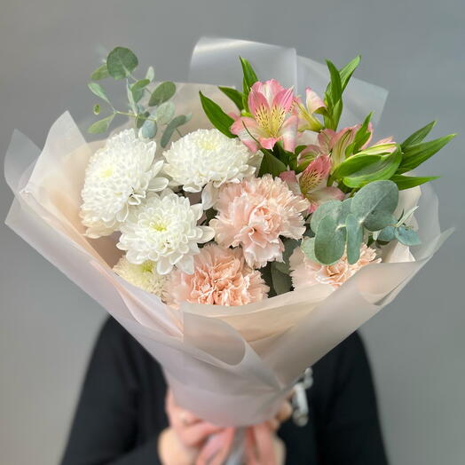 Сама нежность. Диантус, альстромерия, хризантема, эвкалипт