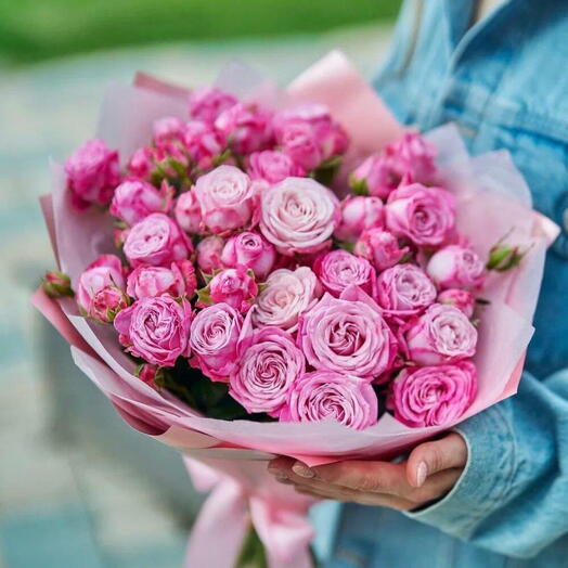 Букет из кустовых роз леди бомбастик