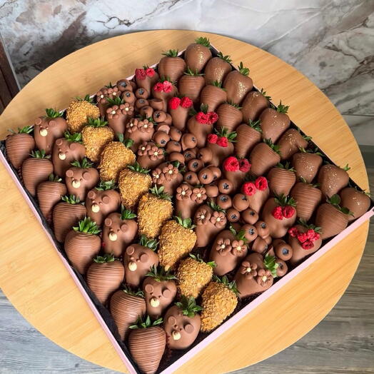 Клубника в шоколаде «Гигант» «Вкусные моменты»