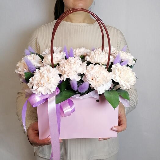 💟Композиция из нежных диантусов в стильной сумочке