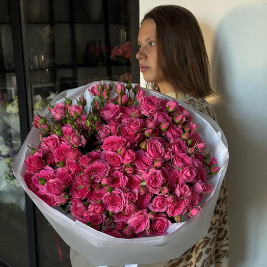 Малиновые кустовые розы