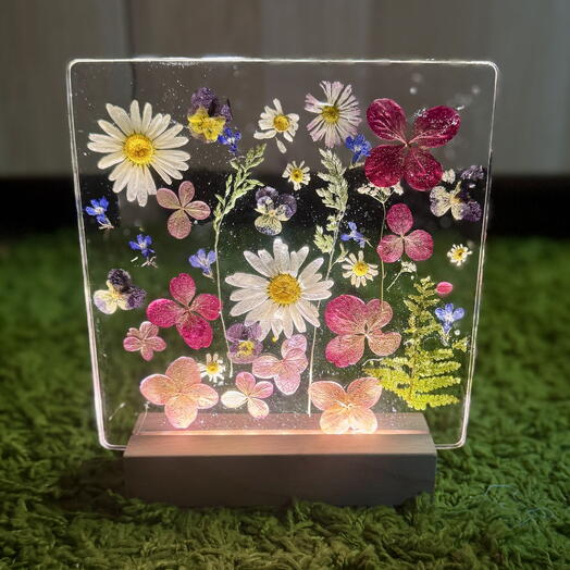 Ночник из эпоксидной смолы с цветами ручная работа