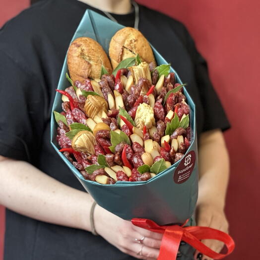 Букет с сырами, колбасами и хлебом 6926