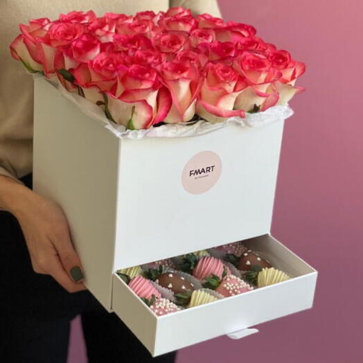 Цветочная шкатулка с клубникой в шоколаде -Джумелия-