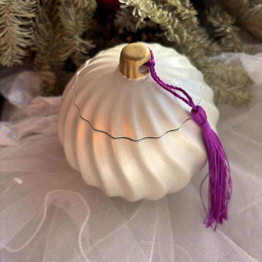 Свеча ароматическая в гипсовом подсвечнике ручной работы Шар новогодний Волшебный праздник