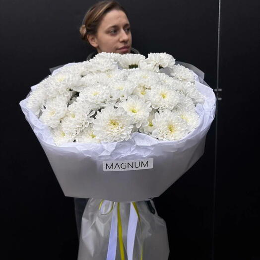 Большой Букет из 9 белых хризантем в стильной упаковки