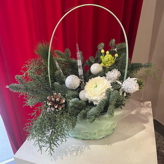 Корзинка с ранункулюсом