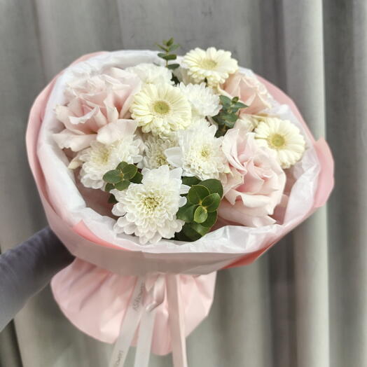 Букет с розой, хризантемой и герберой