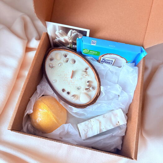 Подарочный набор со свечой в кокосе, мылом ручной работы, бурлящим шаром для ванны, шоколадом