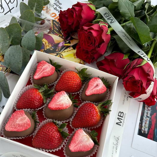 Комбо из 15 красных роз + клубника в шоколаде