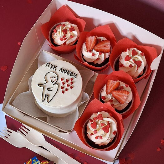 Комбо Пук любви бенто и 5 капкейков со сливочным кремом и клубникой