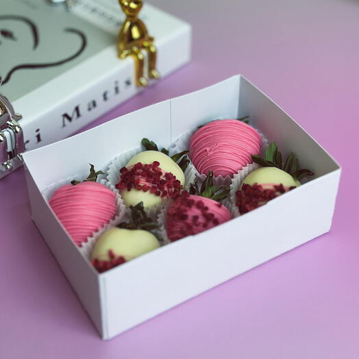 Клубника в шоколаде с добавлением сублимированной малины