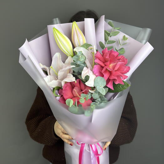 Авторский букет-комплимент с лилией