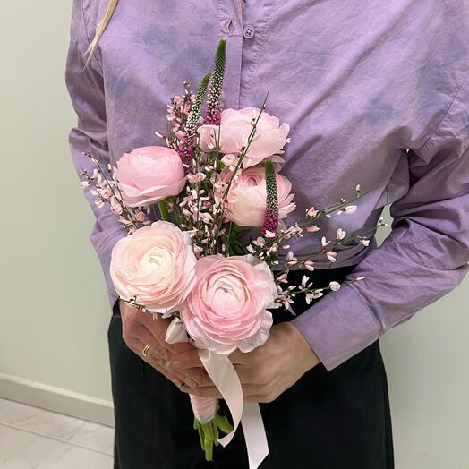 Букет «Вай, Вай, Вай» с ранункулюсом и генистой