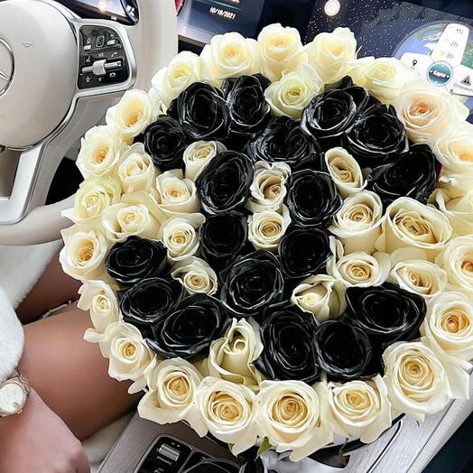 Белые розы "CHANEL" - 51 шт