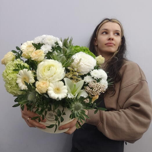 Сборная свежая коробка с лютиками