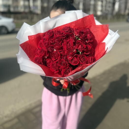 Букет из 15 кустовых красных роз