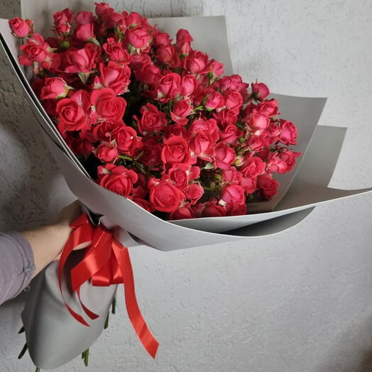Букет кустовых роз 15 шт