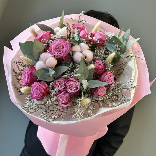 🌸 Розовое облако — букет из кустовых роз и хлопка