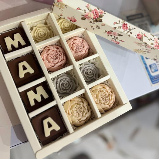 Коробка шоколадных конфет для мамы