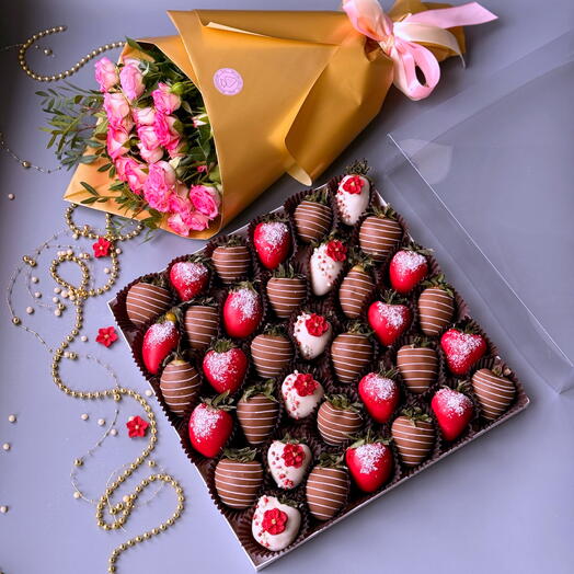 Набор клубники 36 ягод в бельгийском шоколаде и букет роз Цветы