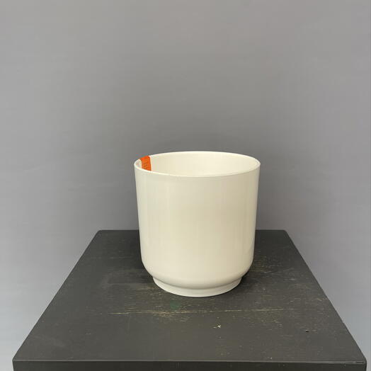 Пластиковый горшок