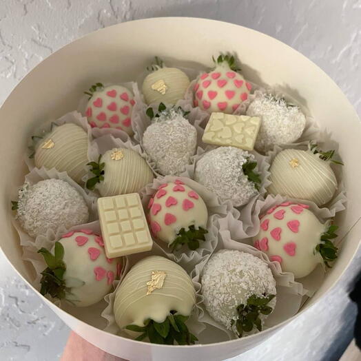 Клубника в шоколаде в круглой коробочке 15шт
