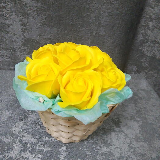 Розы из мыла в корзинке