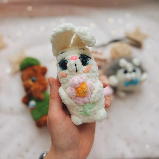 Зайка с цветочком