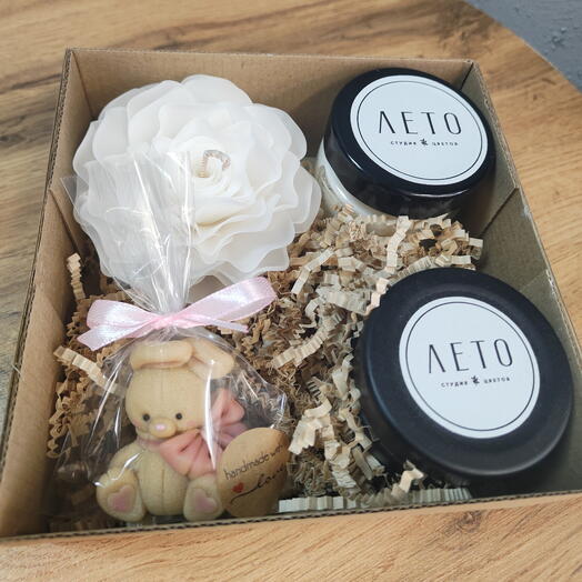 Подарочный набор со свечами и мылом