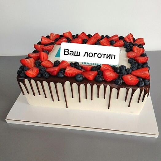 Корпоративный торт с логотипом с ягодами