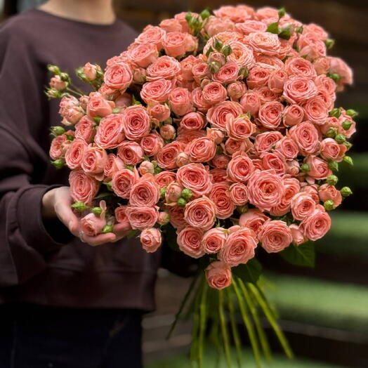 Роскошный монобукет из 25 коралловых кустовых пионовидны роз🌹