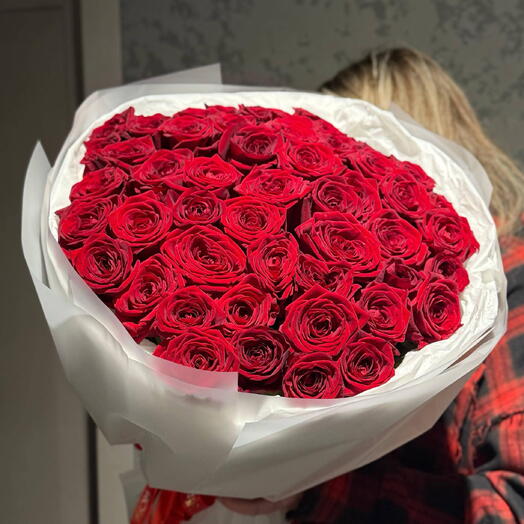 Букет из 51 красной розы «Прелесть»