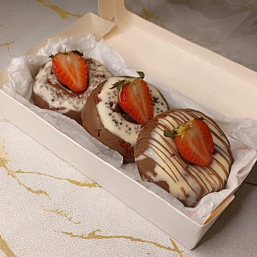 Ягоды в шоколаде ( Пончики 🍩)