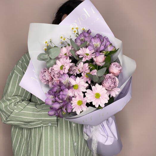 "Дестини" 💜букет из кустовой пионовидной розы Лавандер, хризантемы ромашковидной, альстромерии и мелкой ромашки матрикари