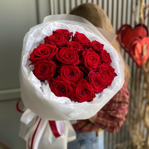15 красных роз