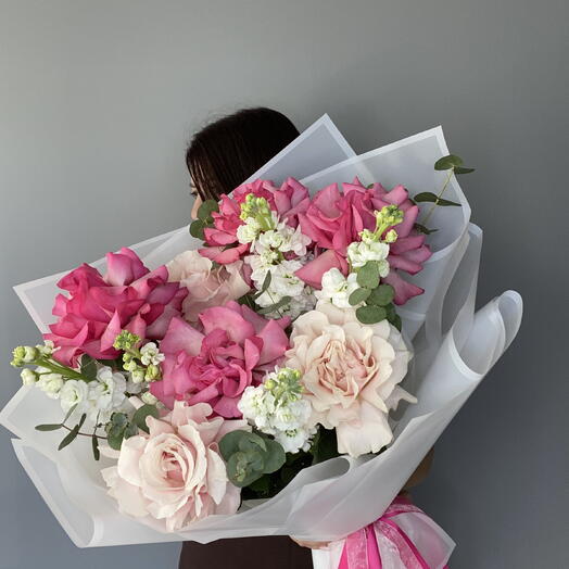 🌸 Букет из французских роз и маттиолы