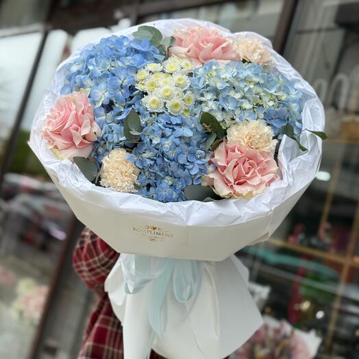 Букет из гортензий и французских роз 💕