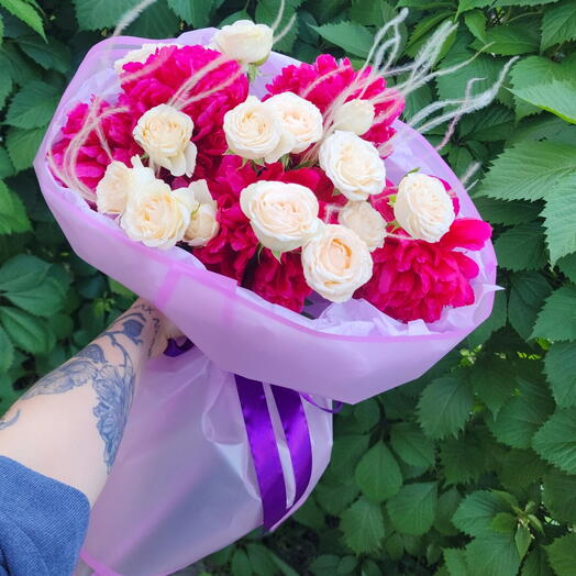 Букет из Пионов и Кустовой розы 💕